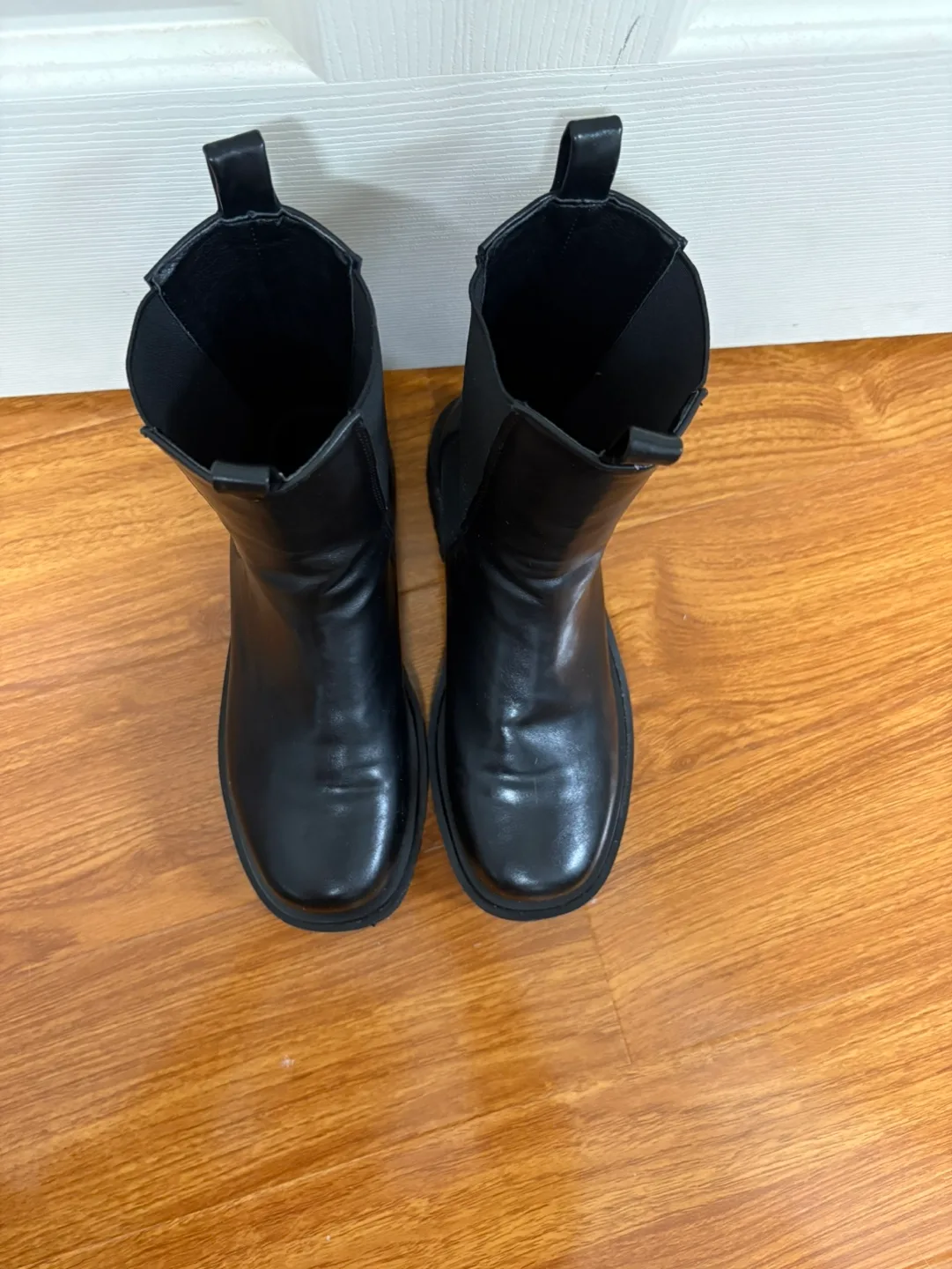 Black Leather Chelsea Boots - Size 6 image indicator(4)