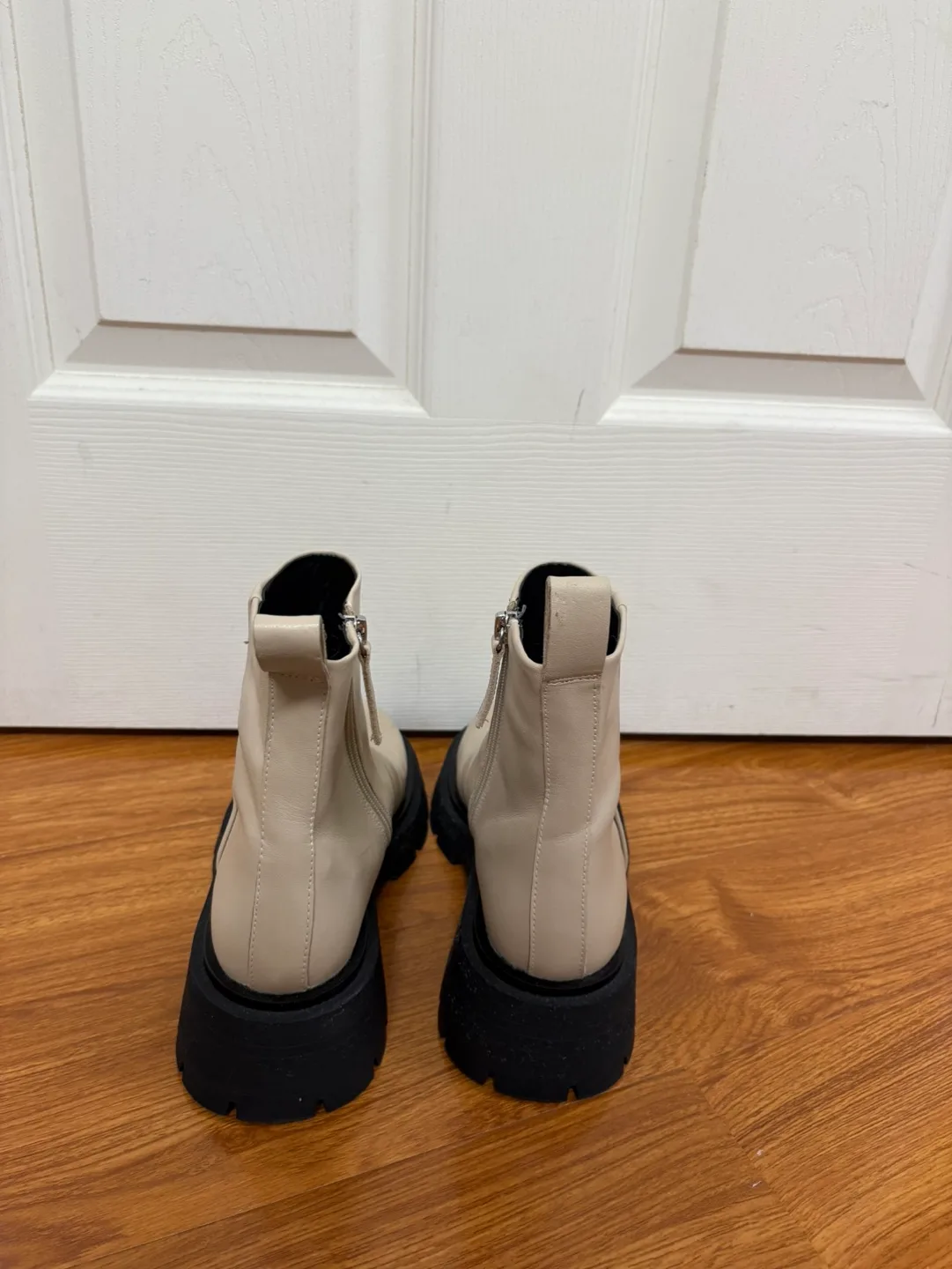 Zara Cream-coloured ankle boots with chunky soles image indicator(5)