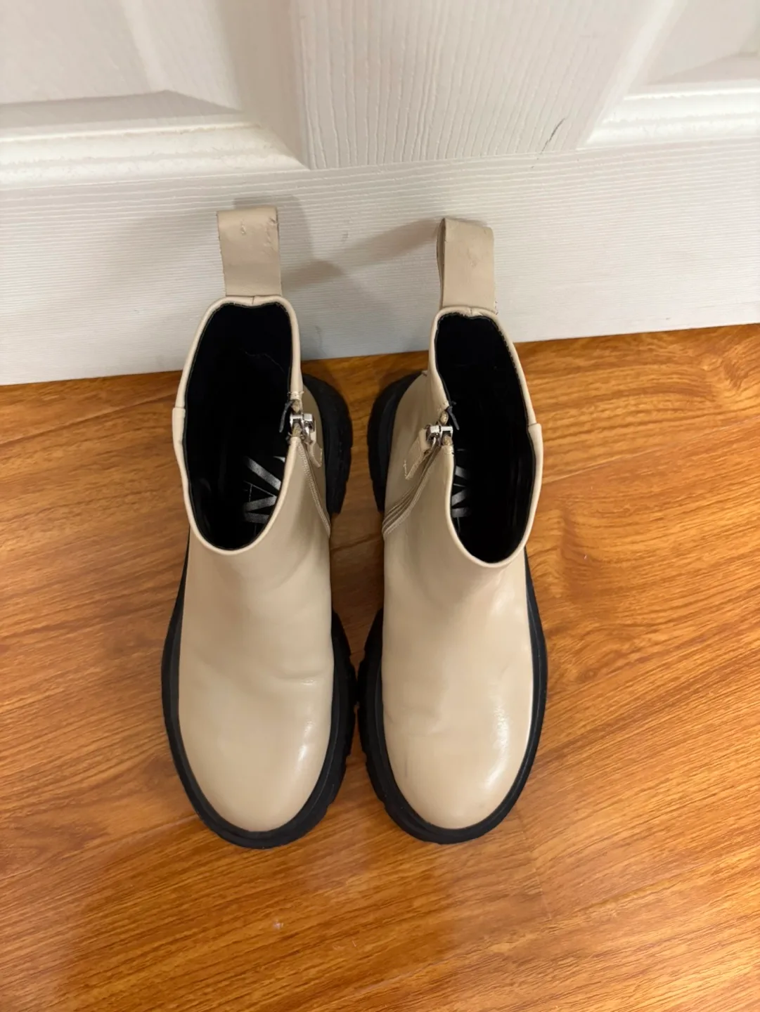 Zara Cream-coloured ankle boots with chunky soles image indicator(2)