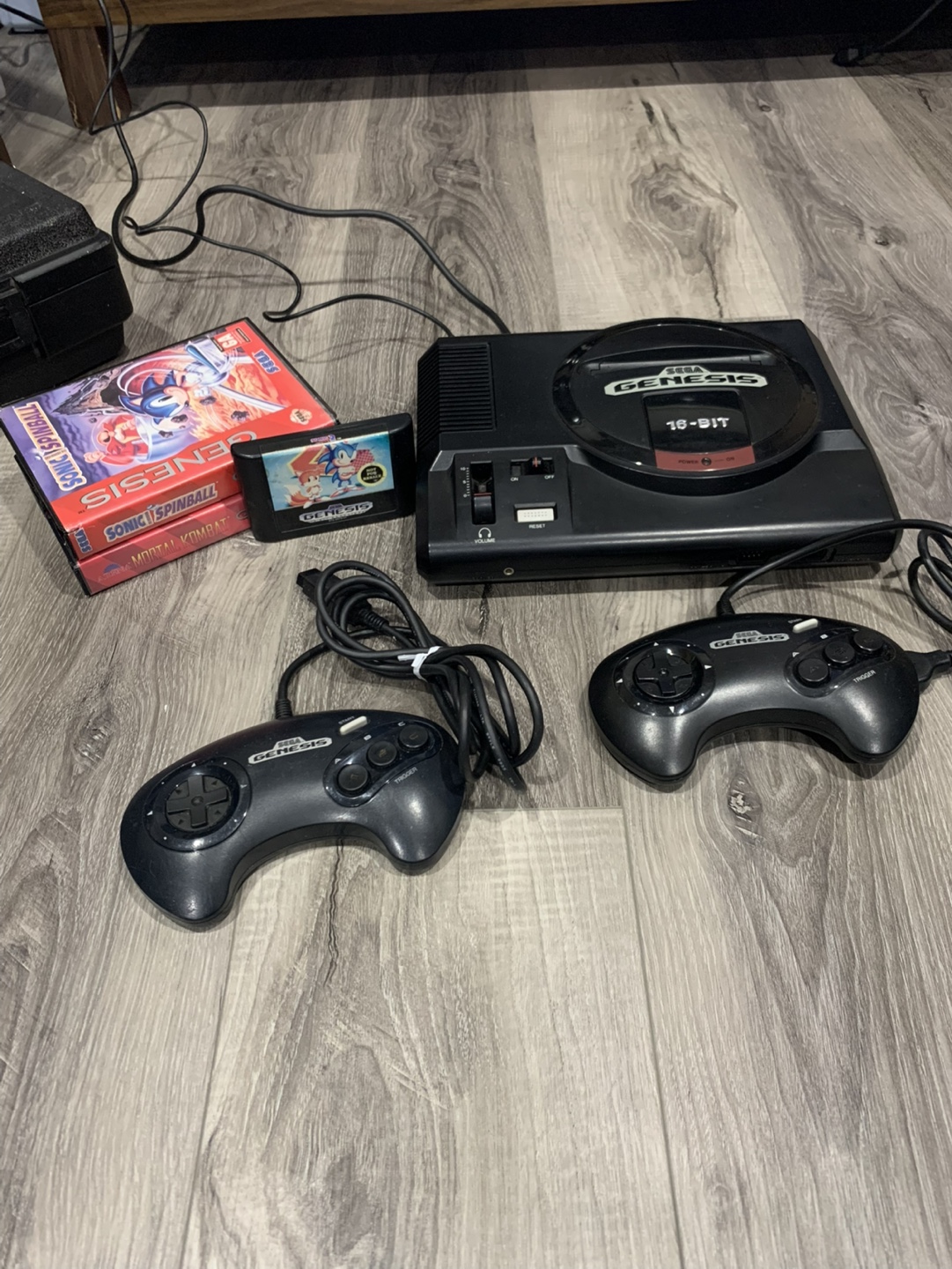 SEGA Genesis + 2 Controllers + 3 Games