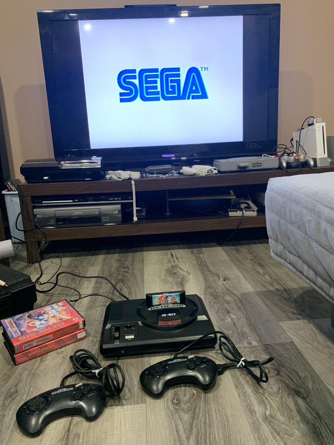 SEGA Genesis + 2 Controllers + 3 Games - photo 2