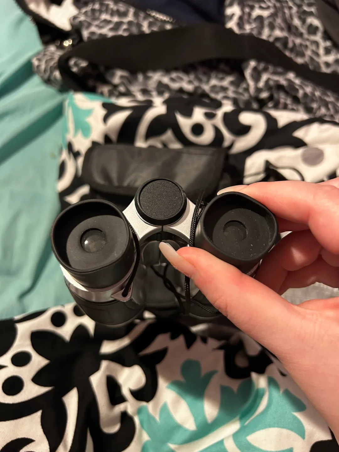 State Street Binoculars with Carrying Case image indicator(3)