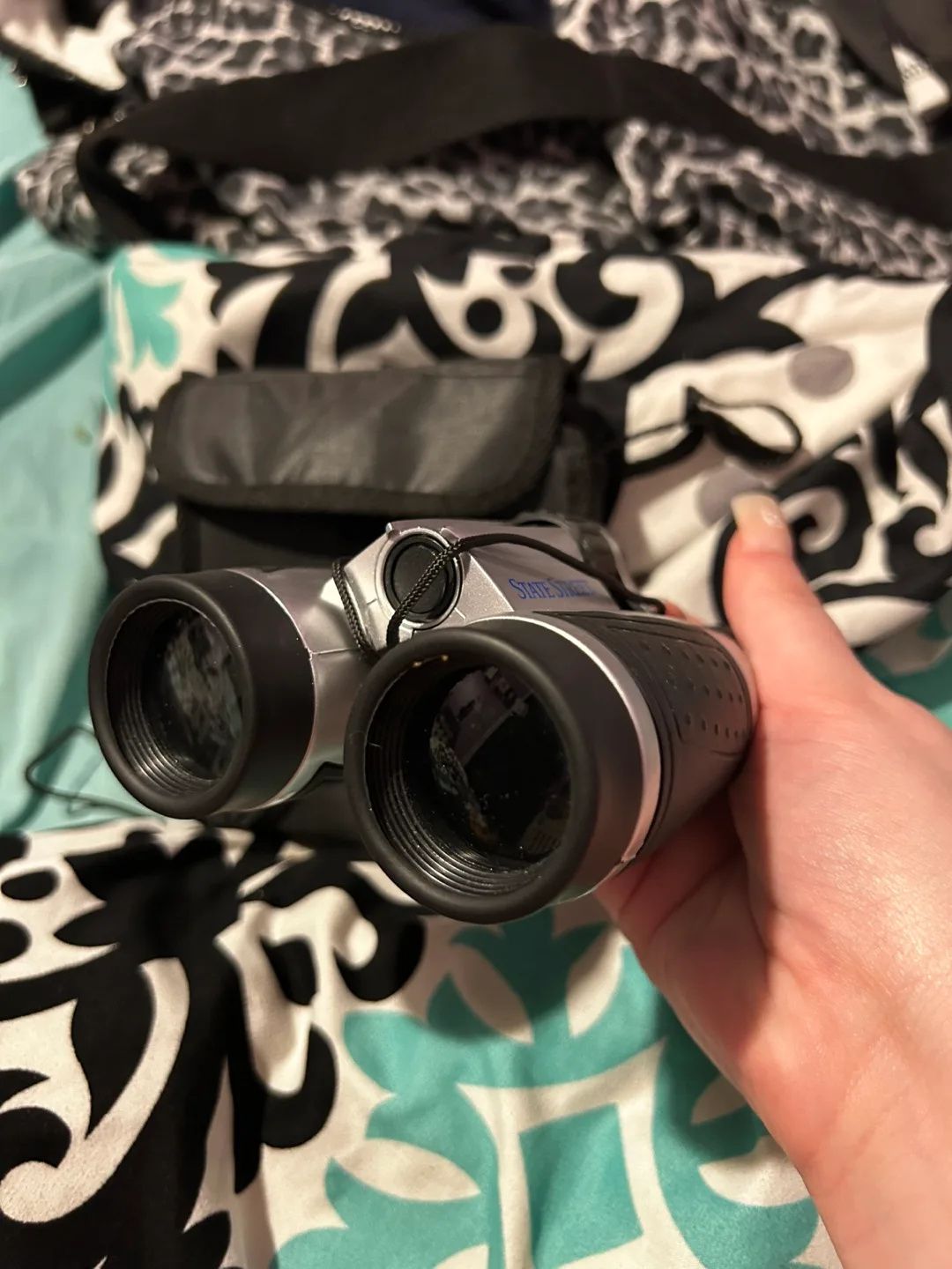 State Street Binoculars with Carrying Case image indicator(2)