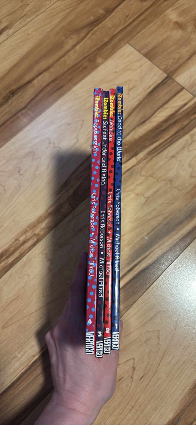 iZombie graphic novel collection - photo 3
