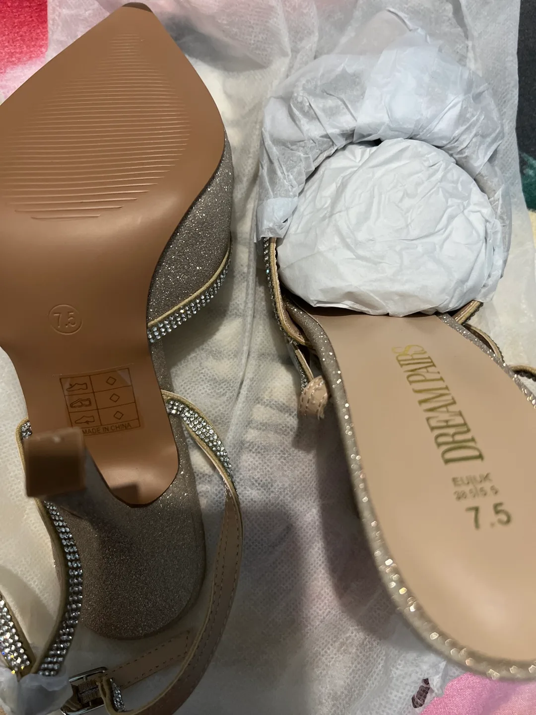 Dream Pairs Silver Glitter Bow Heels Size 7.5 image indicator(2)