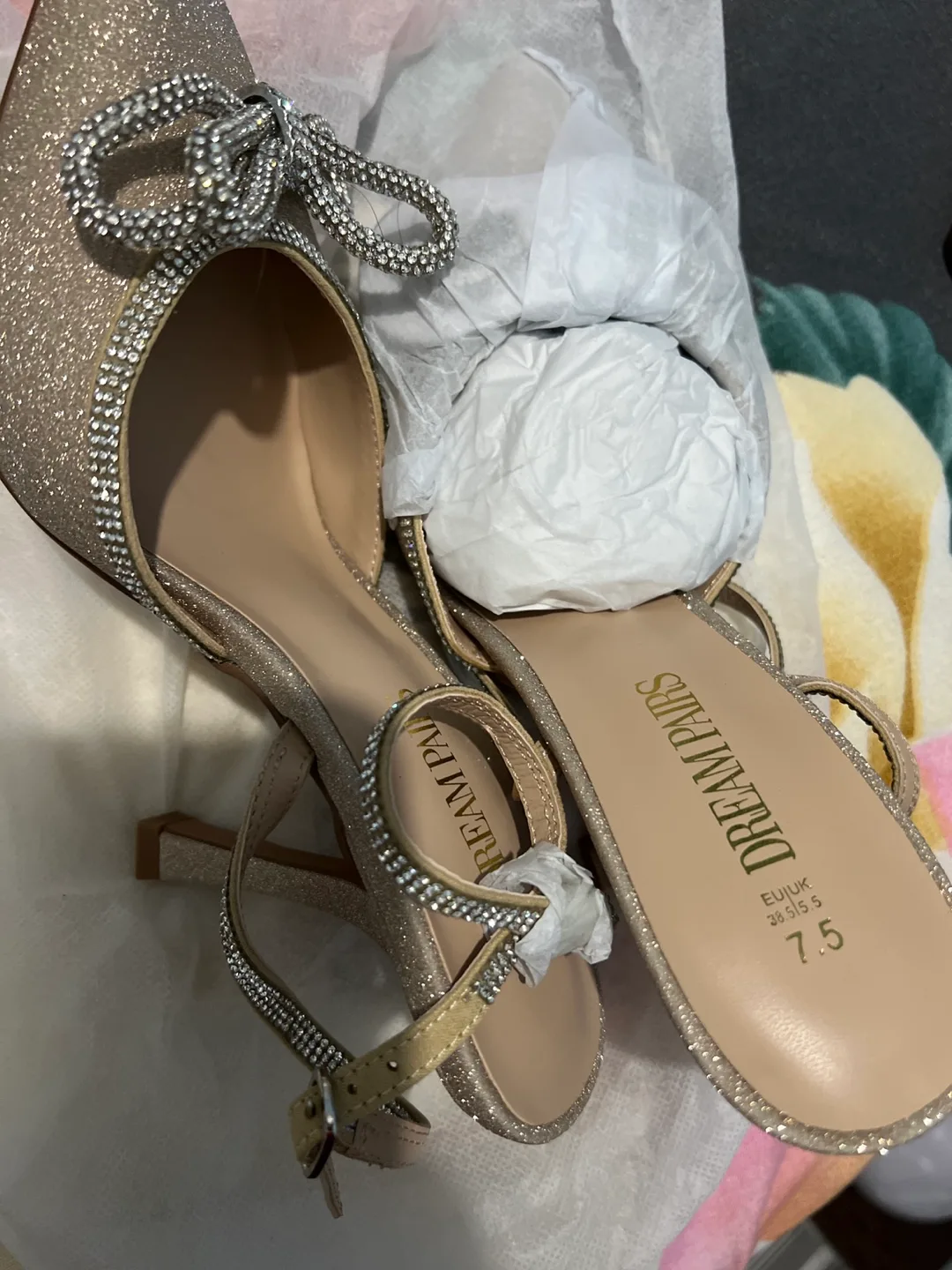 Dream Pairs Silver Glitter Bow Heels Size 7.5 image indicator(3)