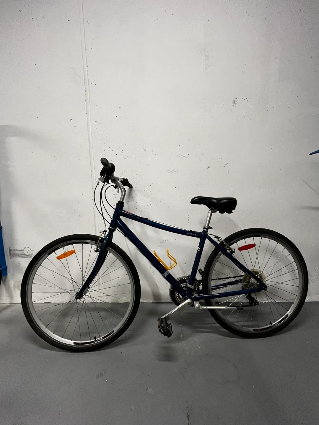 Raleigh Detour 3.5 Hybrid Bicycle thumbnail