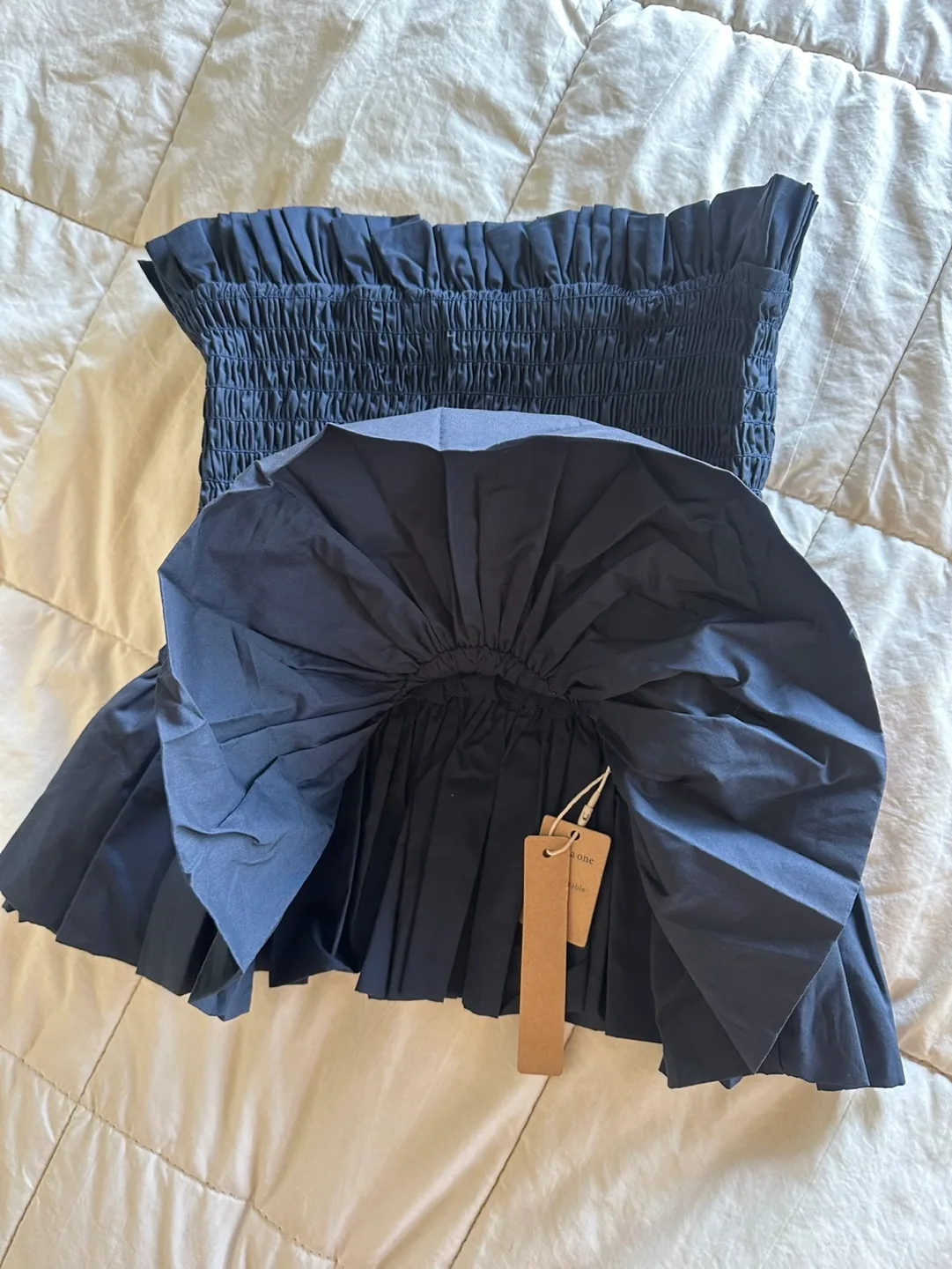 NWT Aritzia Babaton Charlize Top image indicator(3)