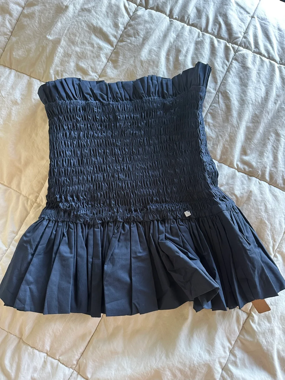 NWT Aritzia Babaton Charlize Top image indicator(5)