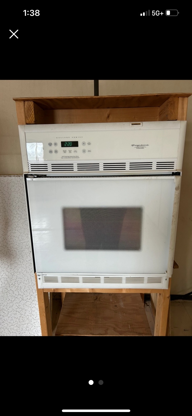 Freestanding Frigidaire Gallery Series Oven