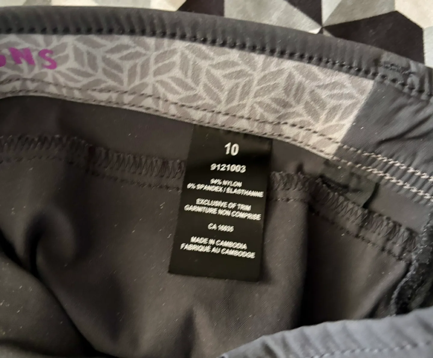 Women's Size 10 Dark Grey Cargo Capri Pants image indicator(2)