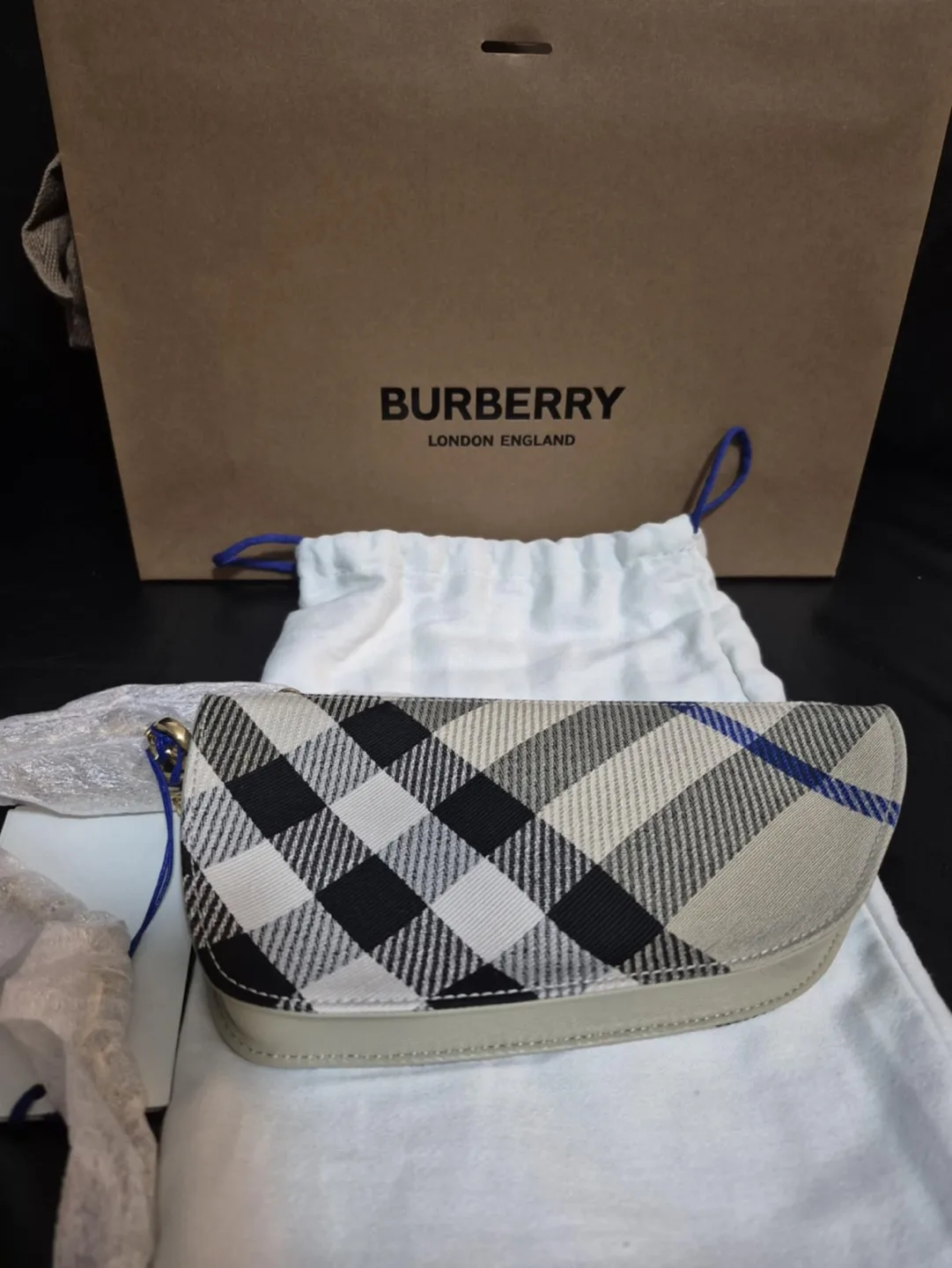 Authentic Burberry Micro Shield Chain image indicator(5)