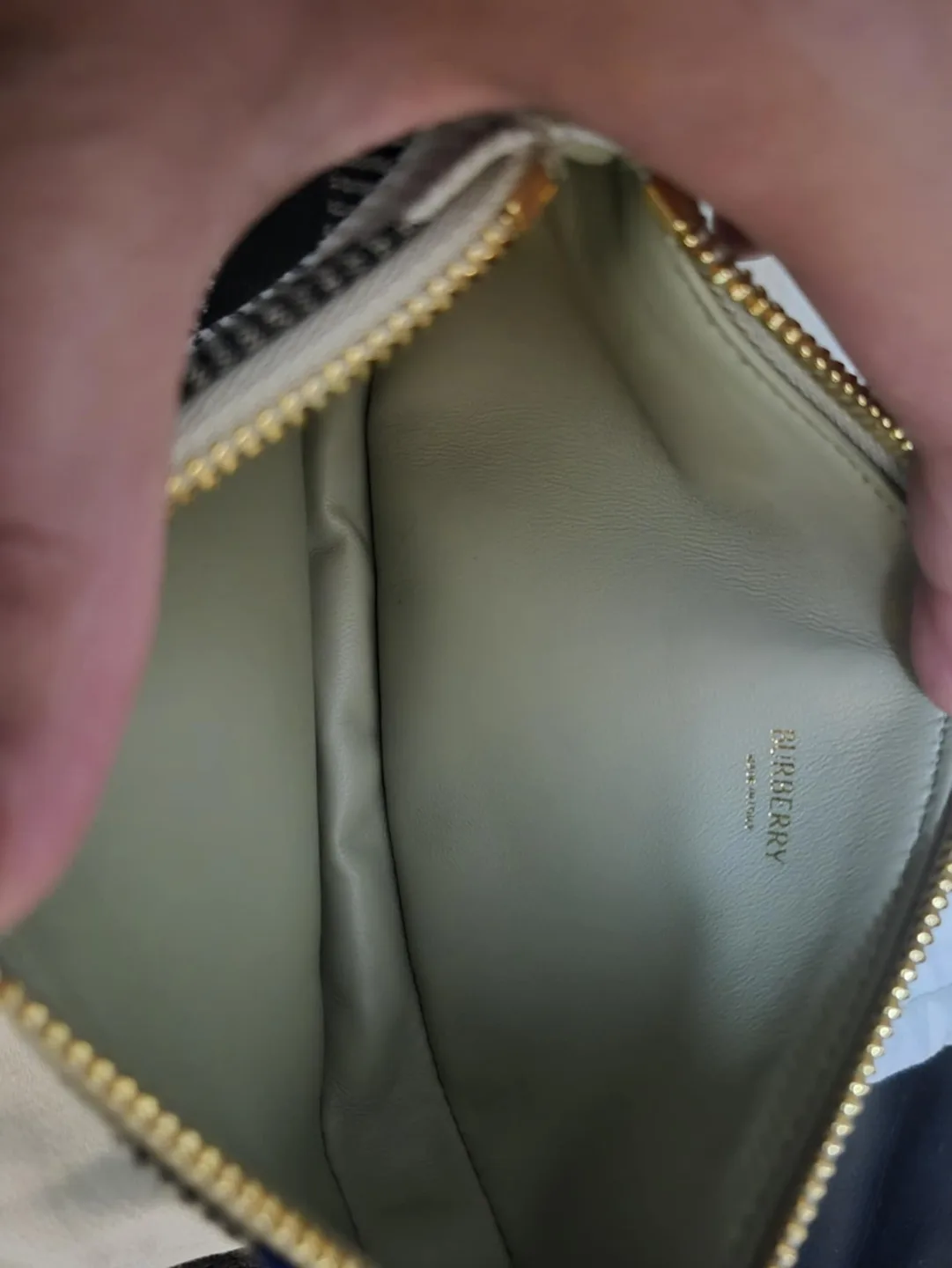 Authentic Burberry Micro Shield Chain image indicator(3)