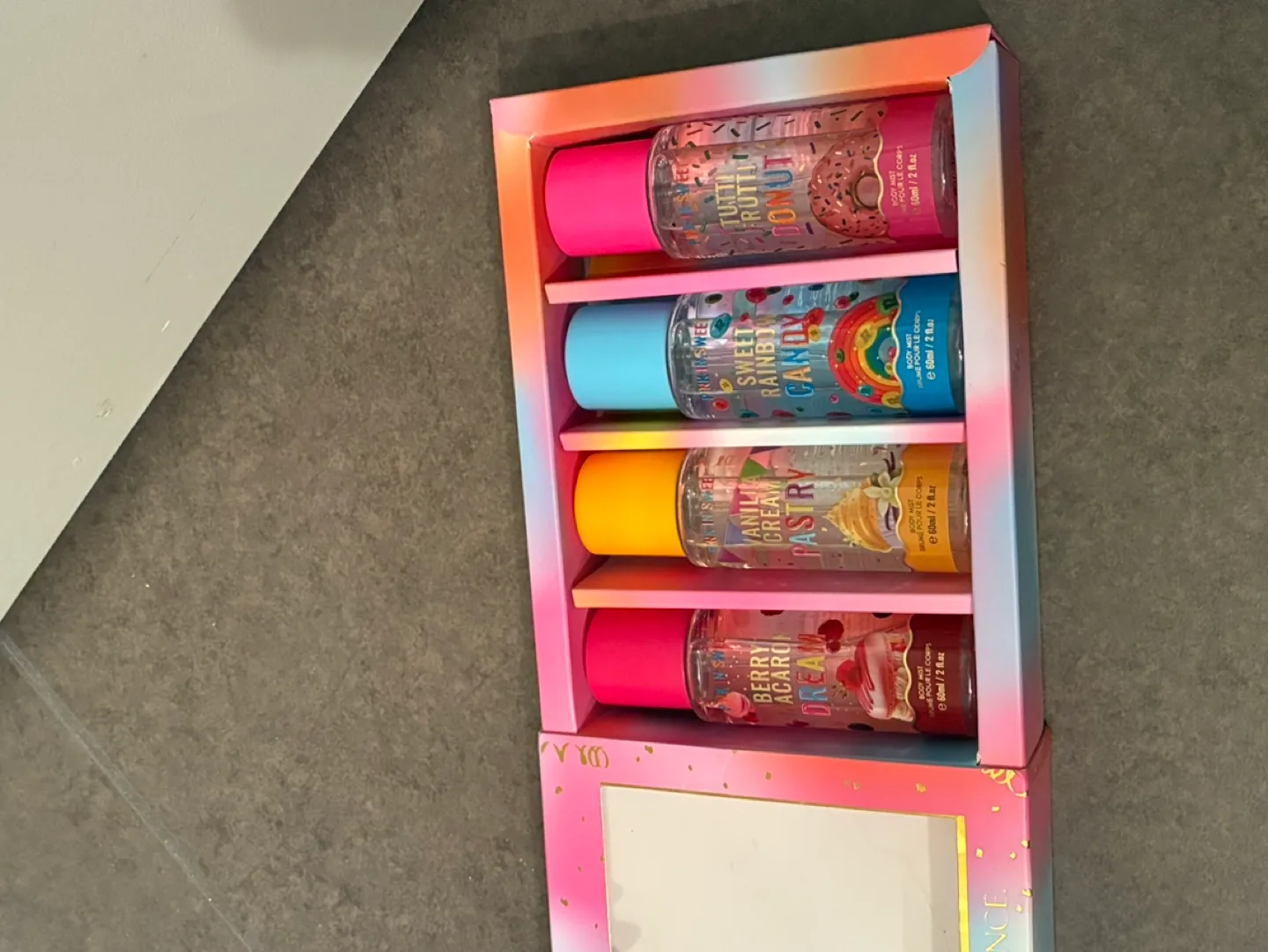 Pink in Sweet 4-pack Body Mist Gift Set image indicator(2)