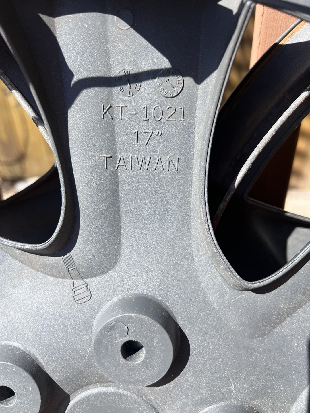 Set of 4 - 17" Wheel Covers - photo 4