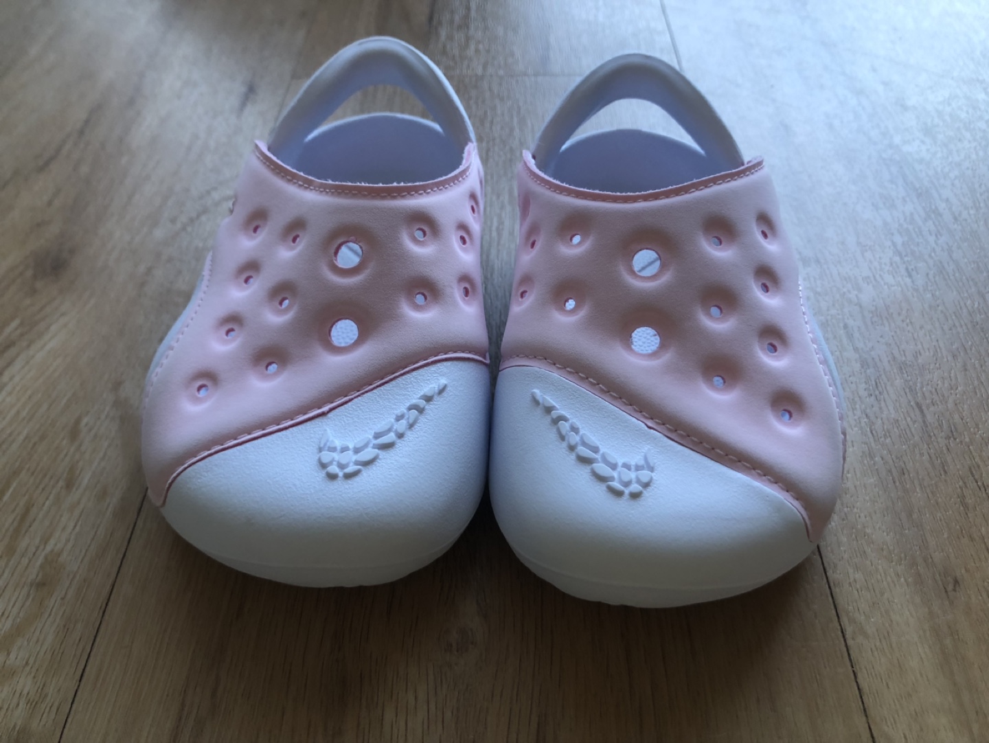 Nike Baby Clogs Size 6C Pink and White - photo 2