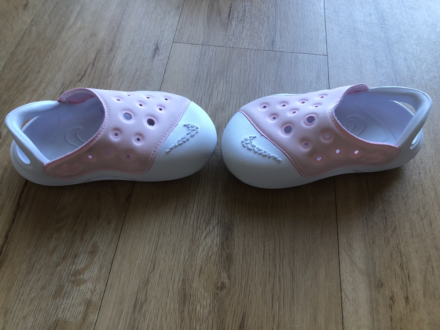 Nike Baby Clogs Size 6C Pink and White - photo 3