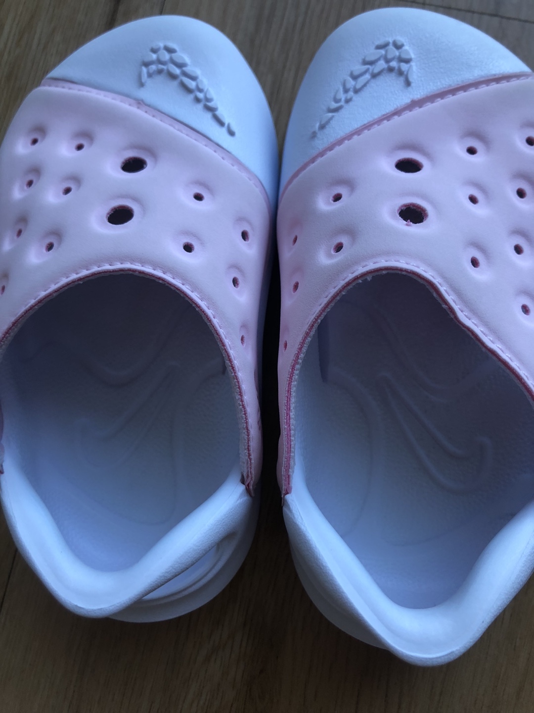 Nike Baby Clogs Size 6C Pink and White - photo 4