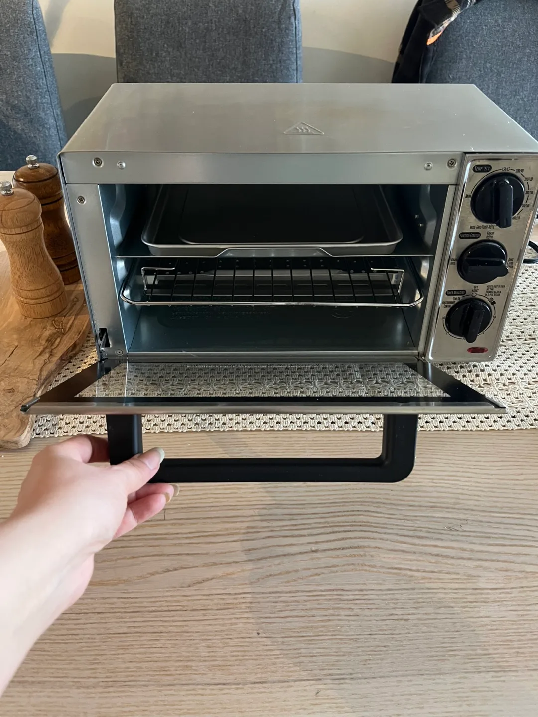 New Brand Hamilton Beach Countertop Oven thumbnail