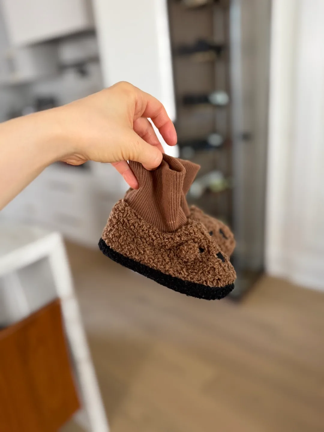 Baby Gap Bear Slippers size 6 image indicator(2)