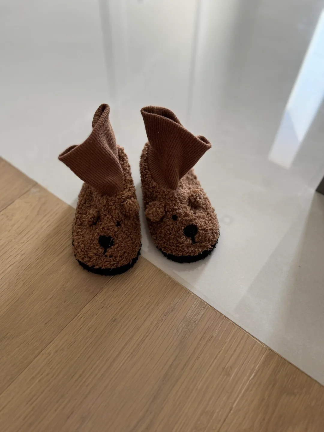 Baby Gap Bear Slippers size 6 image indicator(5)