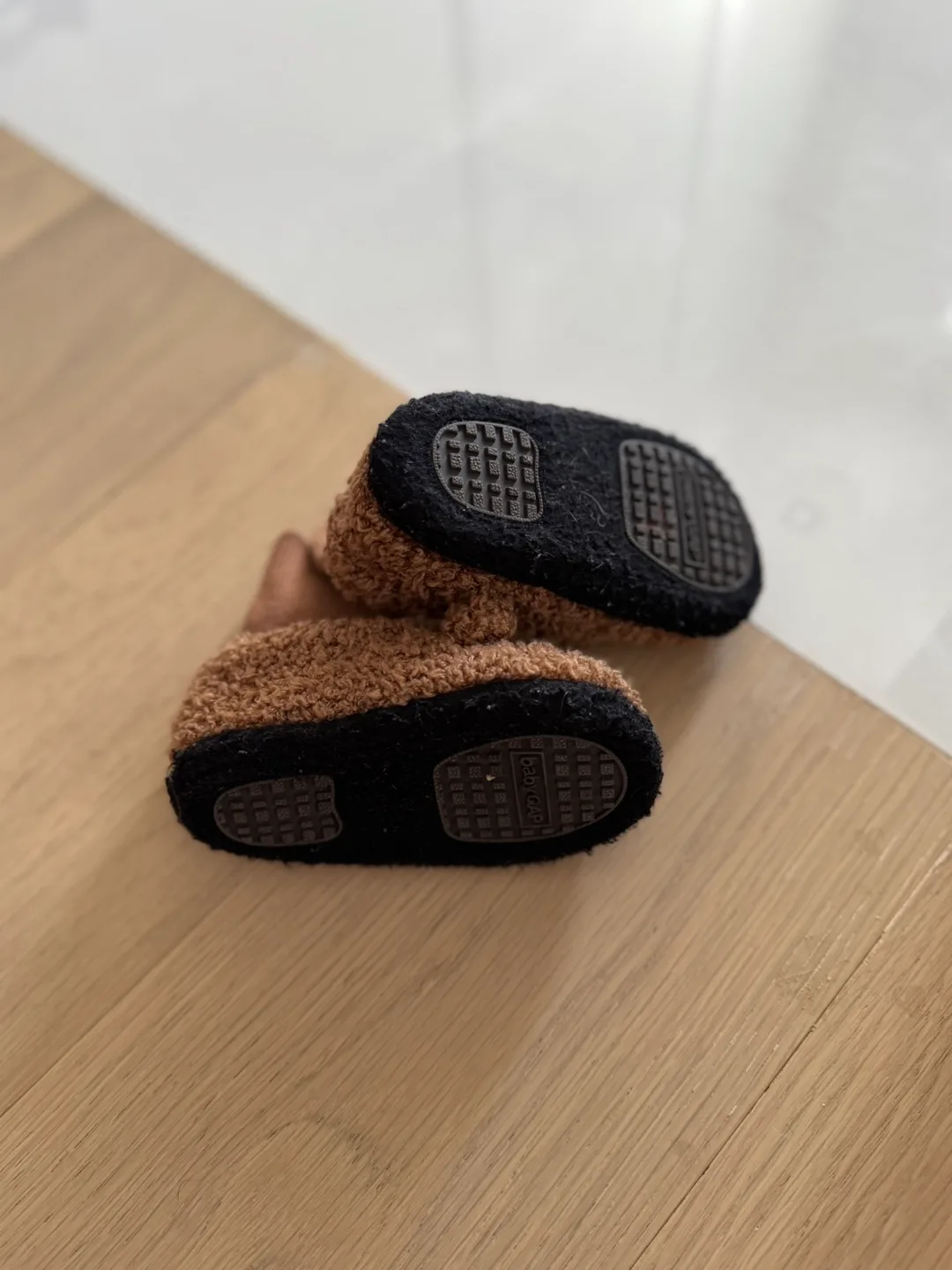 Baby Gap Bear Slippers size 6 image indicator(7)