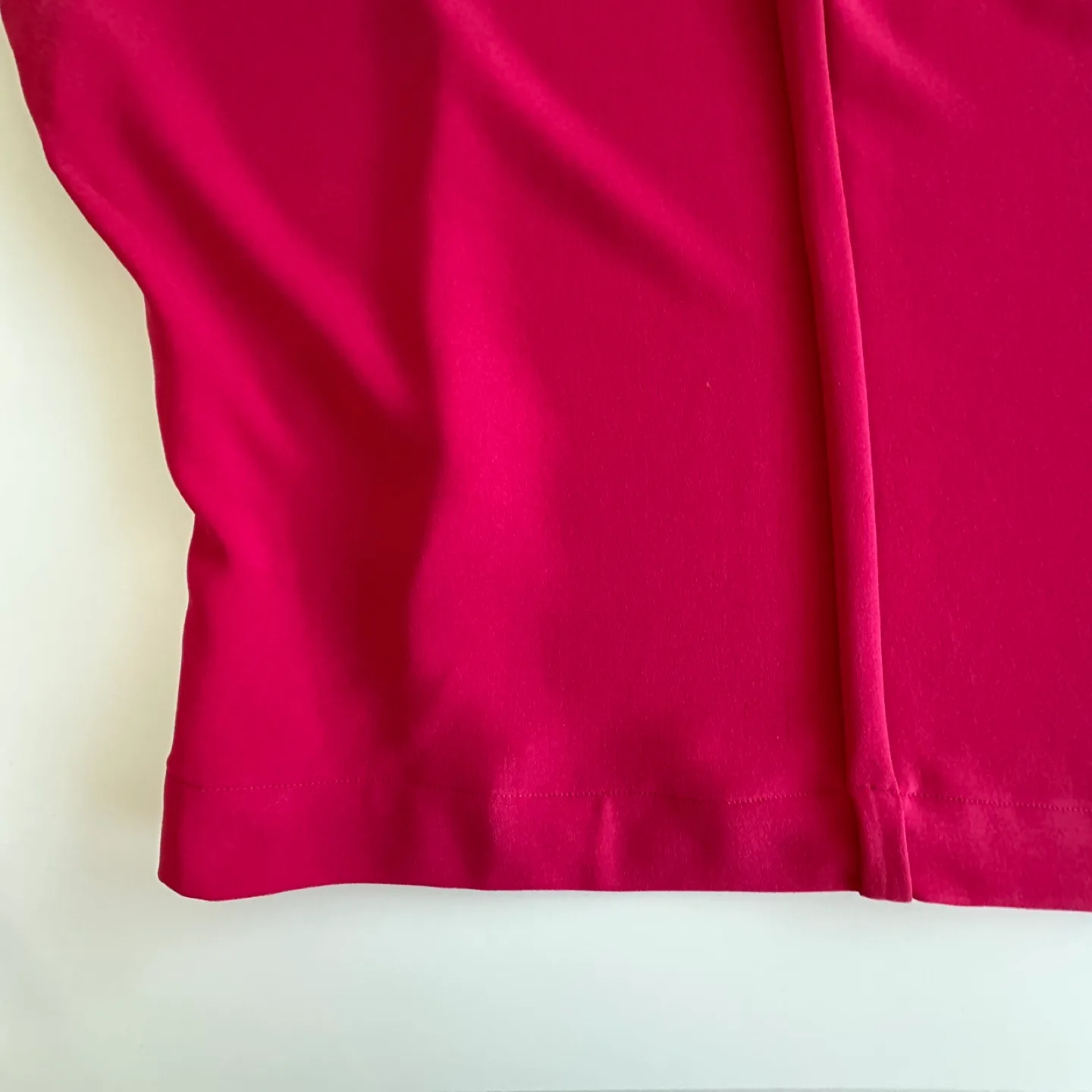 Diane Von Furstenberg Red Half Sleeve V Neck Silk Blouse, Size P image indicator(4)