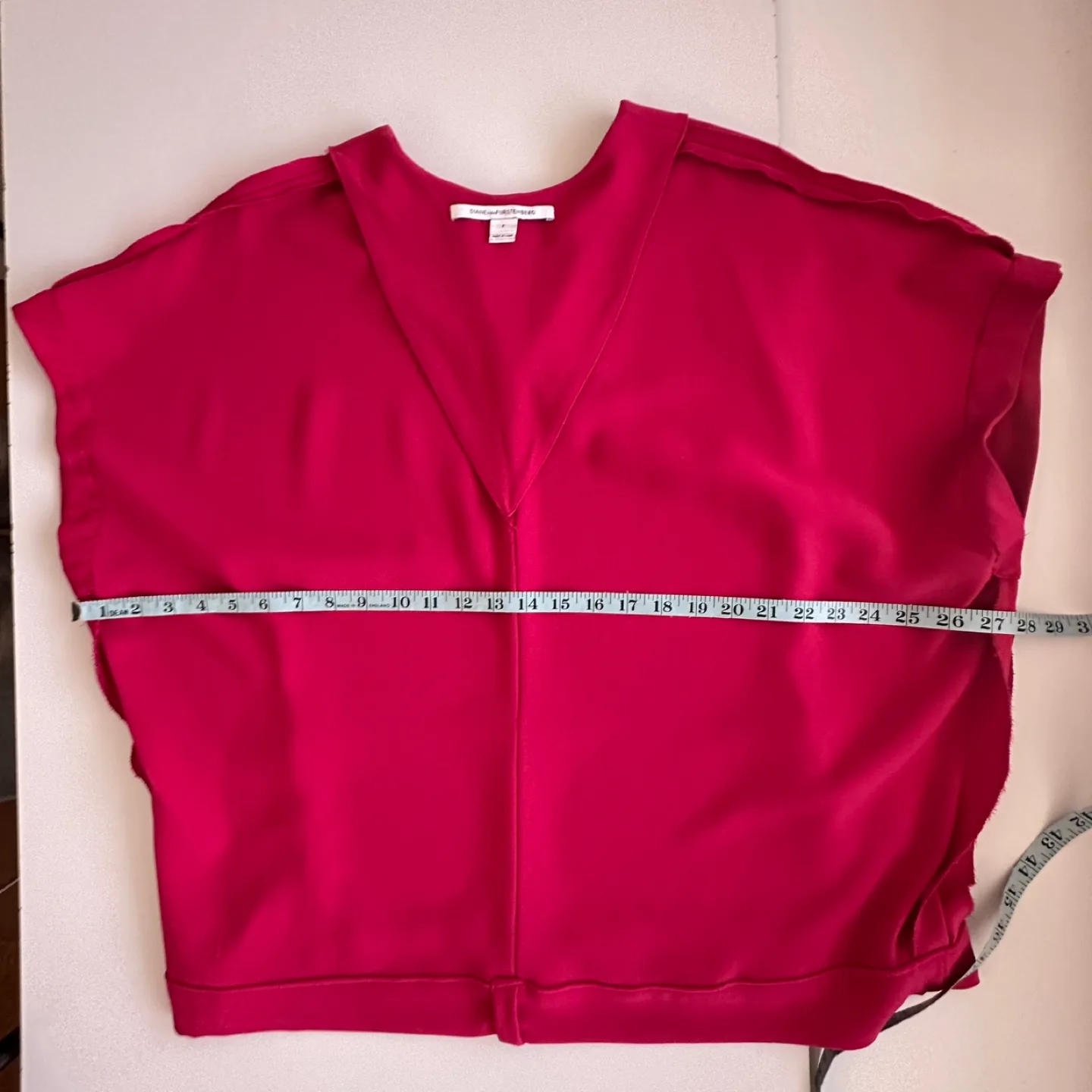 Diane Von Furstenberg Red Half Sleeve V Neck Silk Blouse, Size P image indicator(7)