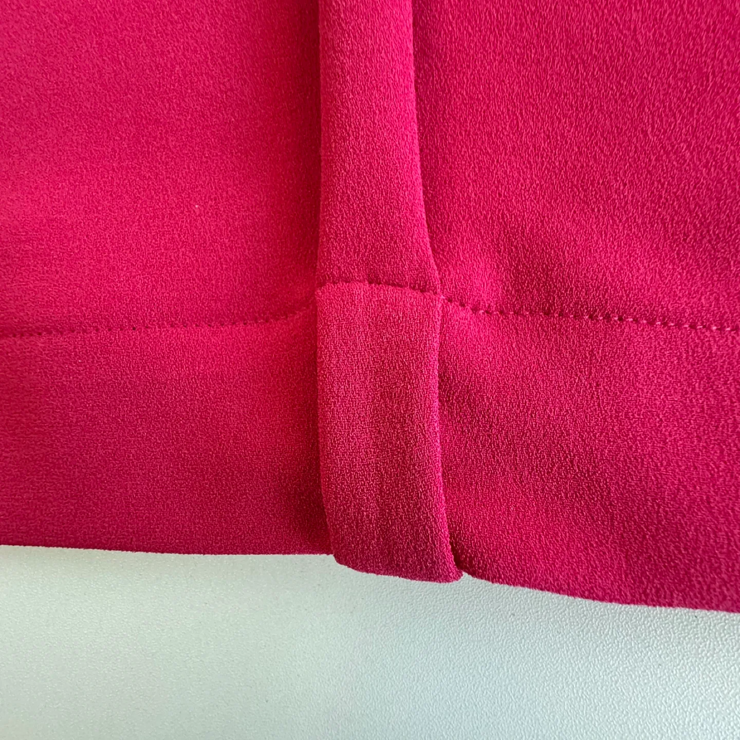 Diane Von Furstenberg Red Half Sleeve V Neck Silk Blouse, Size P image indicator(5)