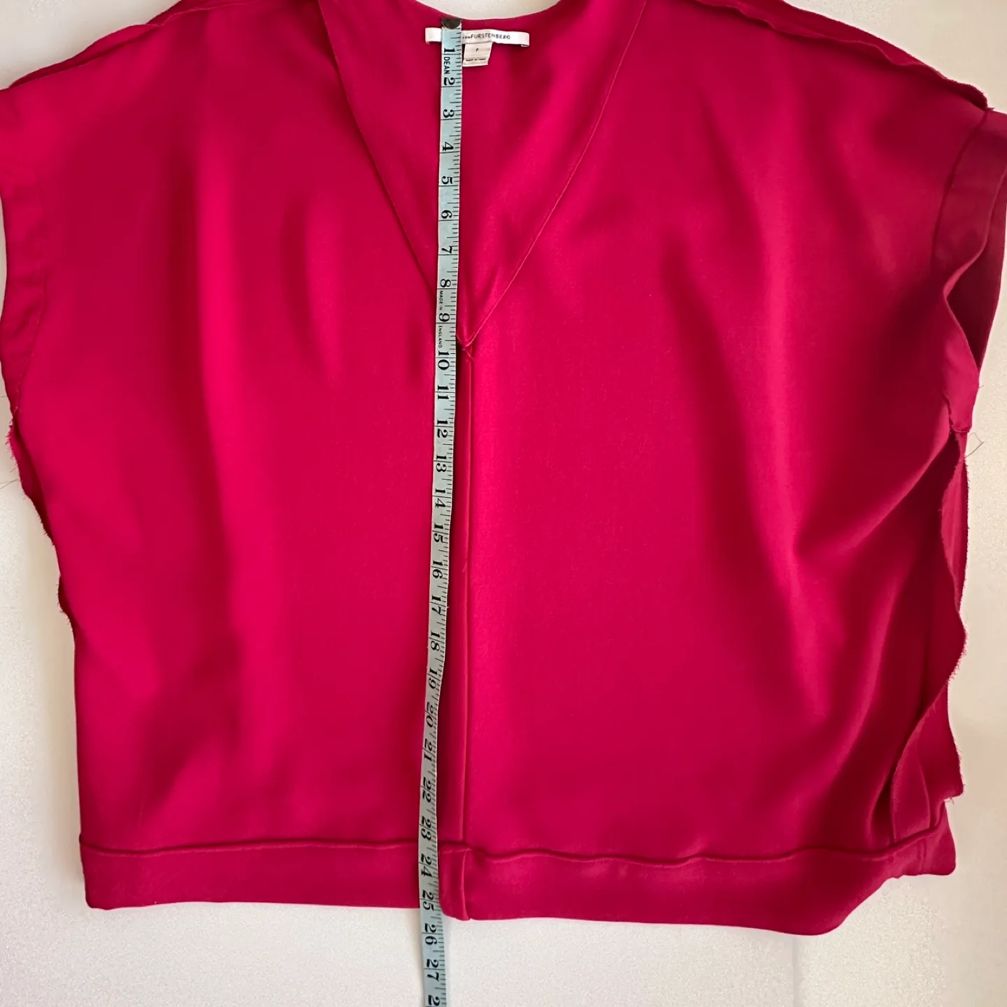 Diane Von Furstenberg Red Half Sleeve V Neck Silk Blouse, Size P image indicator(8)