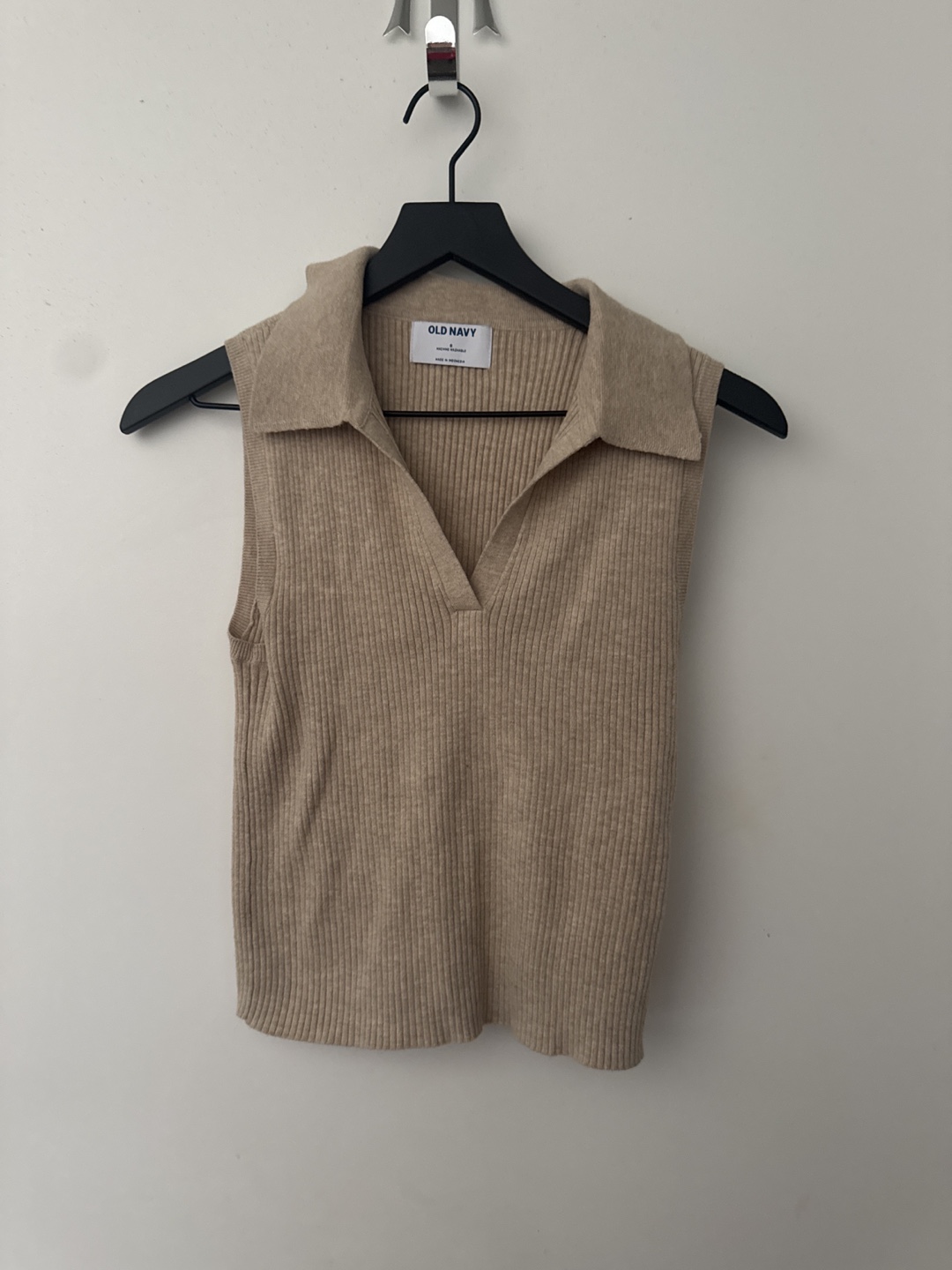 Old Navy Sleeveless Ribbed Knit Collared Top