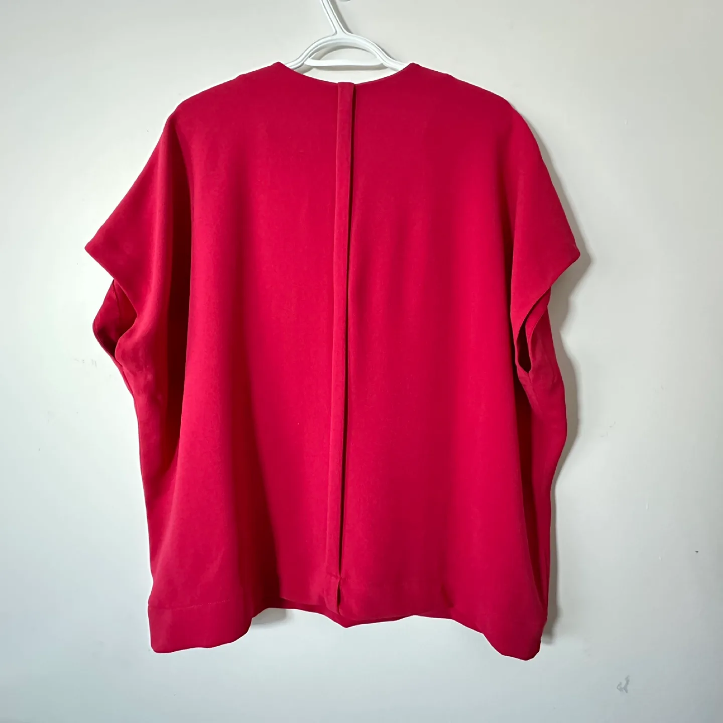 Diane Von Furstenberg Red Half Sleeve V Neck Silk Blouse, Size P image indicator(2)