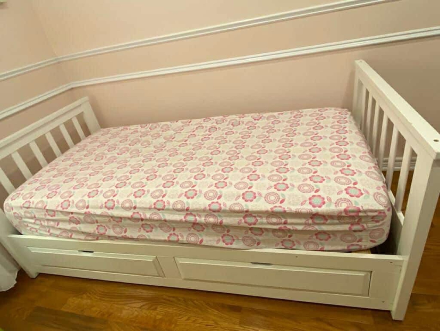 White Twin Daybed with Two Storage Drawers - photo 3