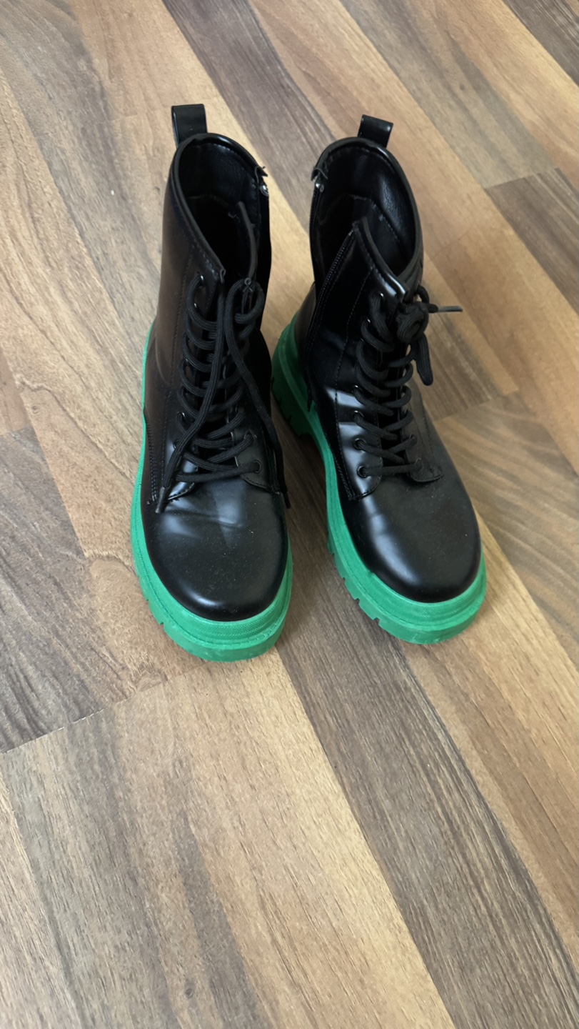 Black and Green Lace-Up Platform Boots - Size 8