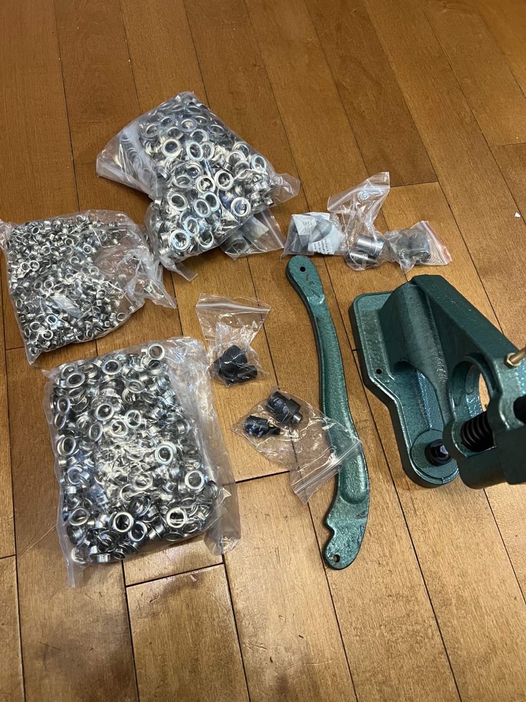 Grommet Press Machine with Eyelets - photo 2