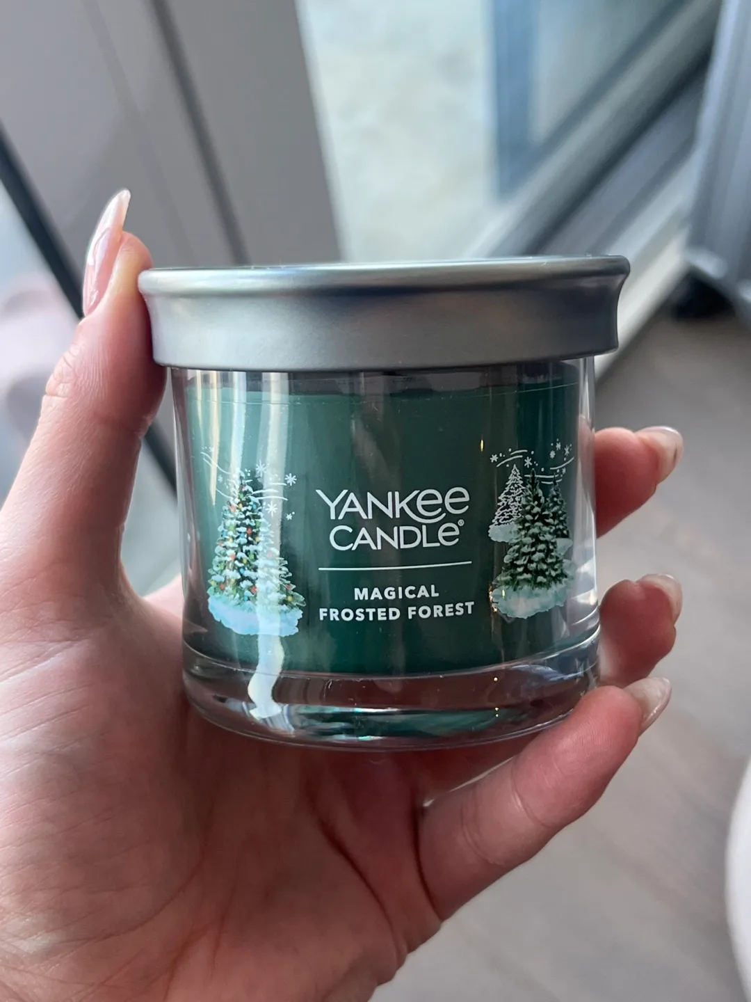 Yankee Candle Magical Frosted Forest Candle image indicator(3)