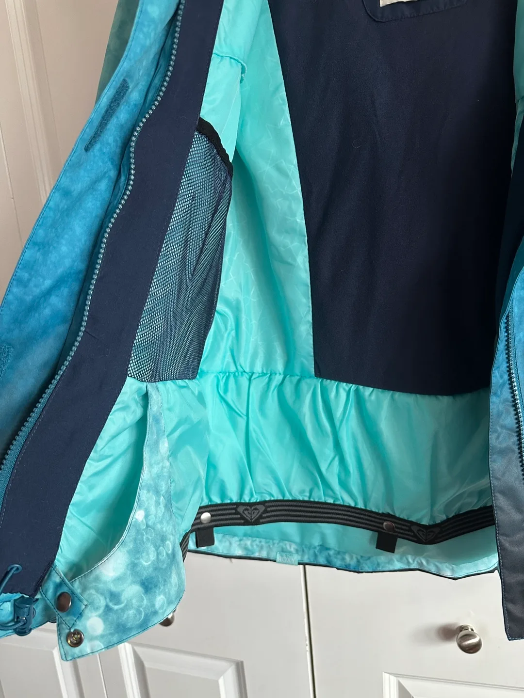 Roxy Women's Snow Jacket - Size Medium image indicator(3)