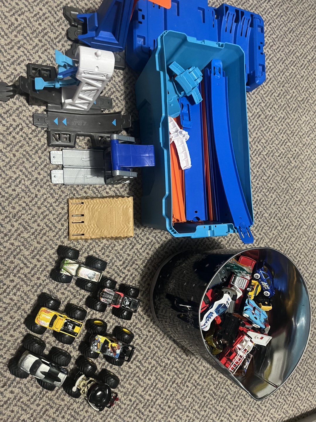 Hot Wheels Monster Trucks Track Set with Vehicles - photo 2