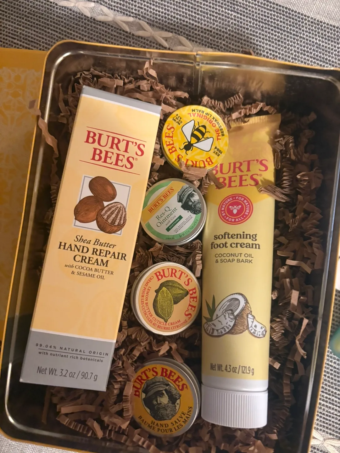 NEW GIFT BOX Burt's Bees Set - Hand Repair, Foot Cream, & More! image indicator(10)