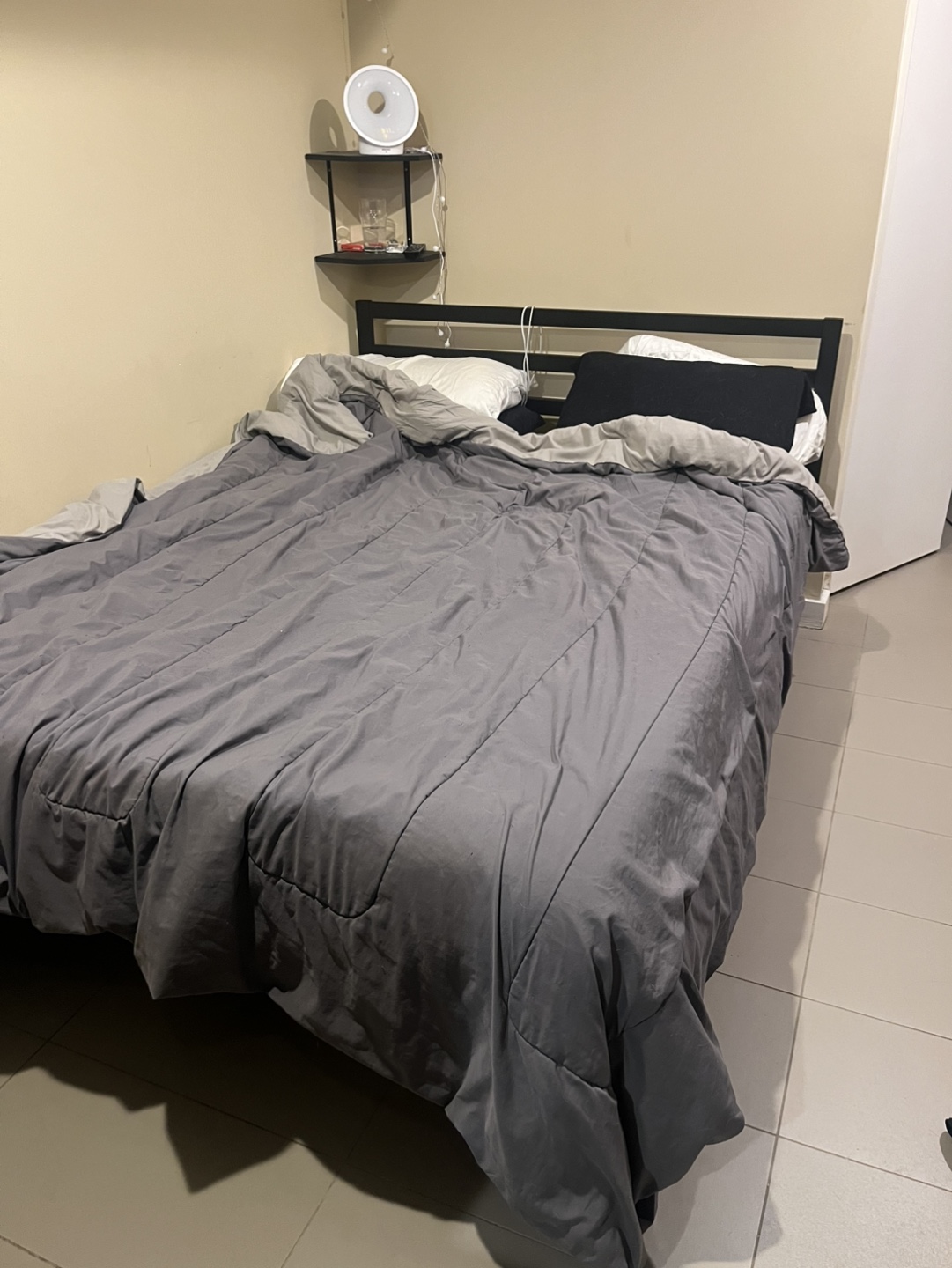 Queen bedframe and mattress