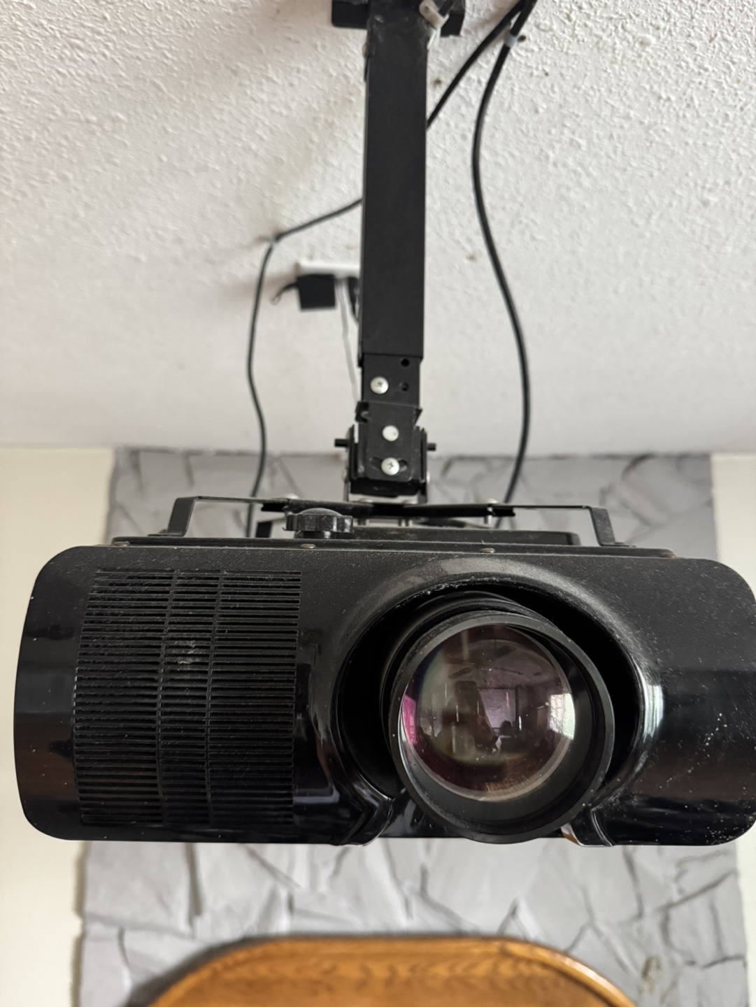 Quantum Projector with Ceiling Mount