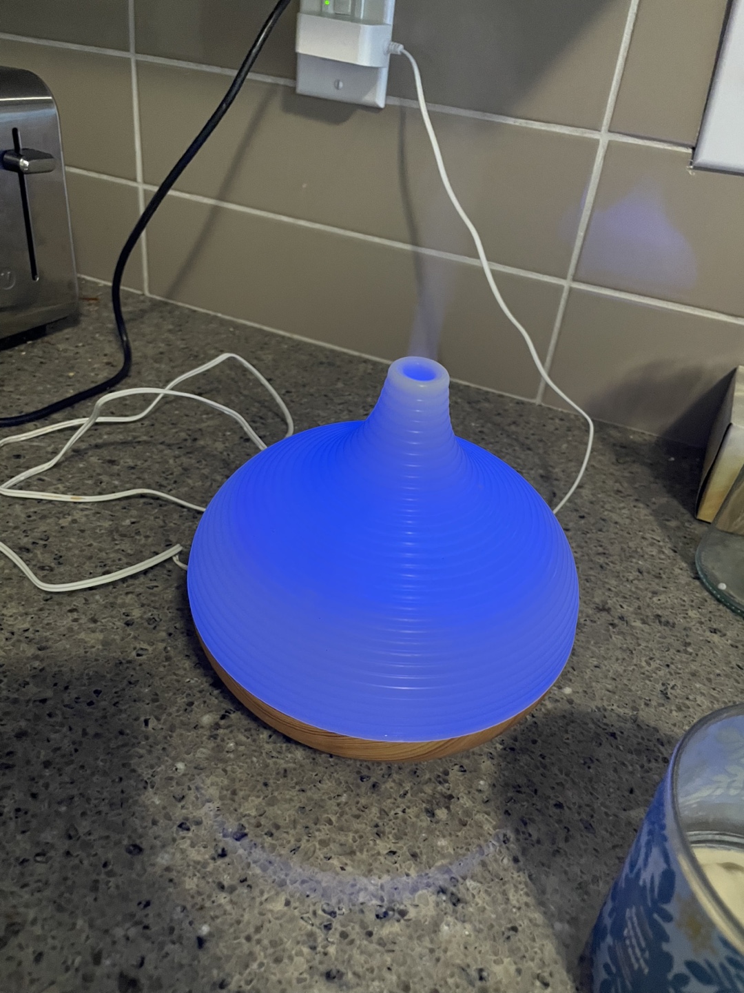 Aroma Diffuser with Colour Changing LED Light - photo 3