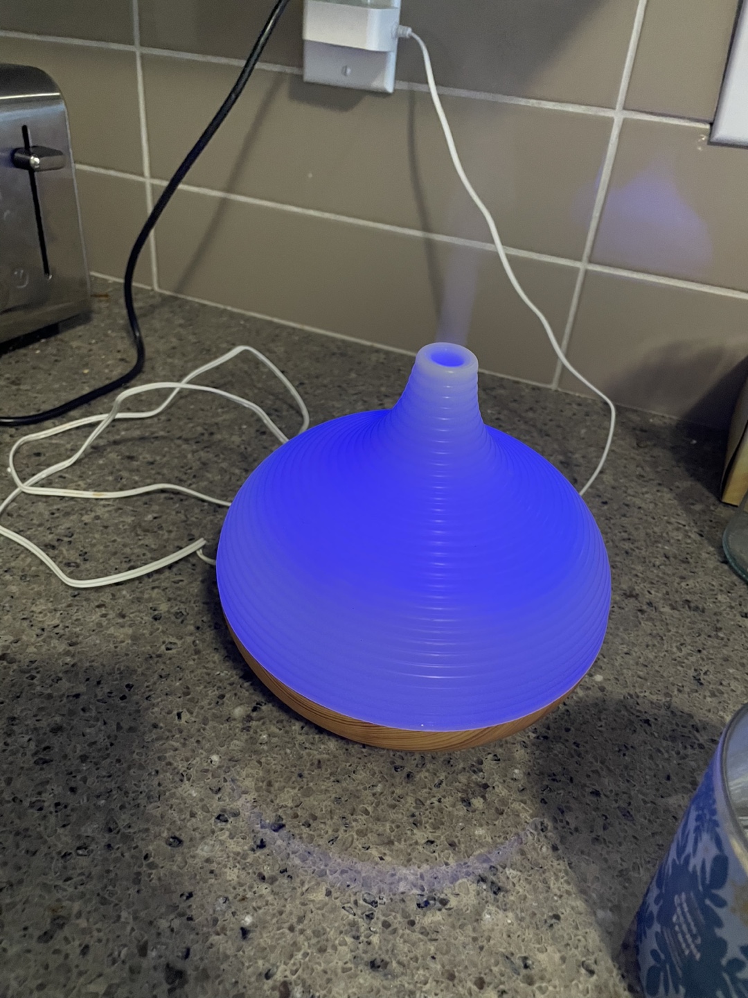 Aroma Diffuser with Colour Changing LED Light - photo 2