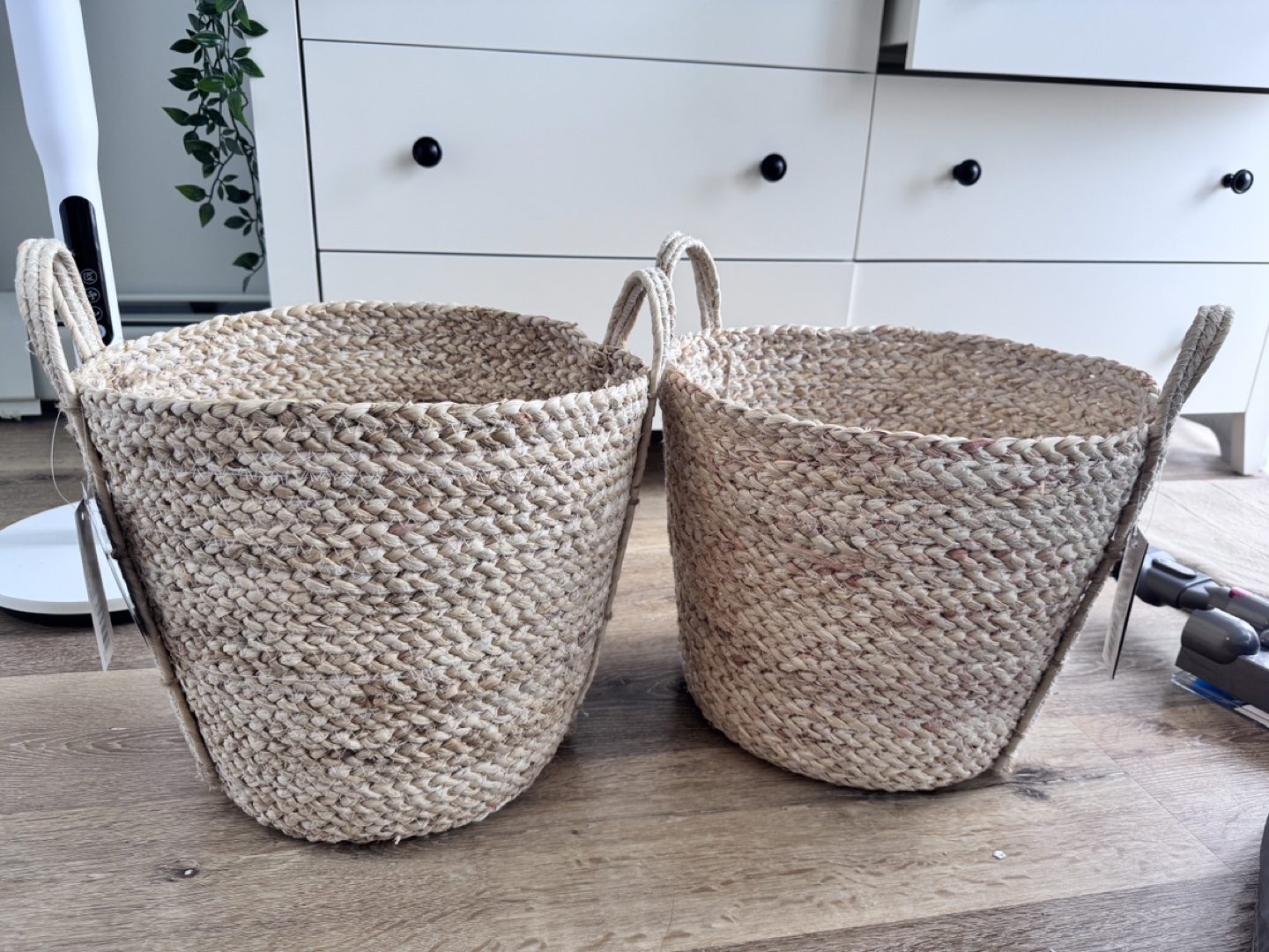 Set of Two Woven Seagrass Baskets with Handles - photo 2