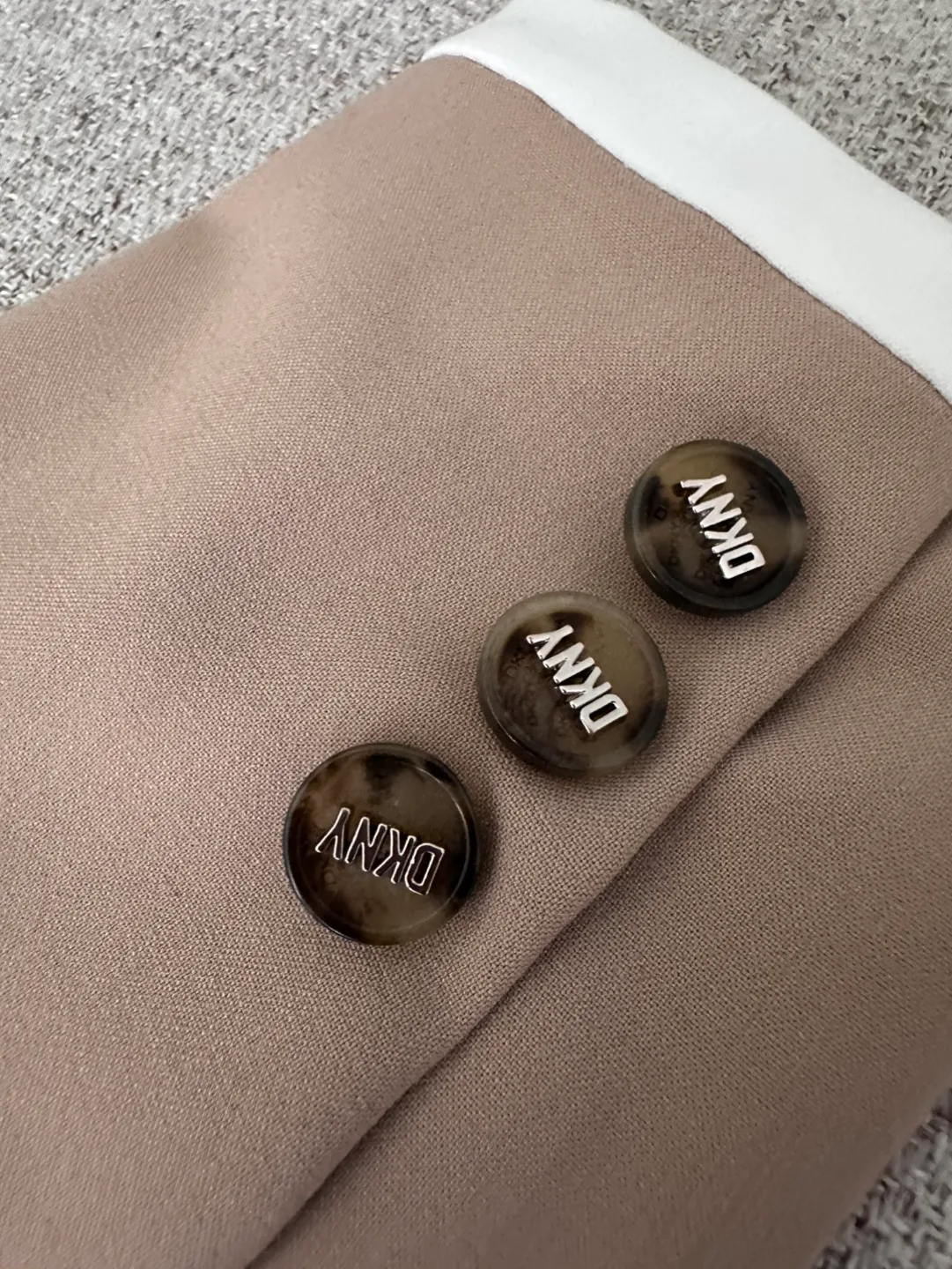 DKNY Taupe Blazer Size 4 image indicator(5)