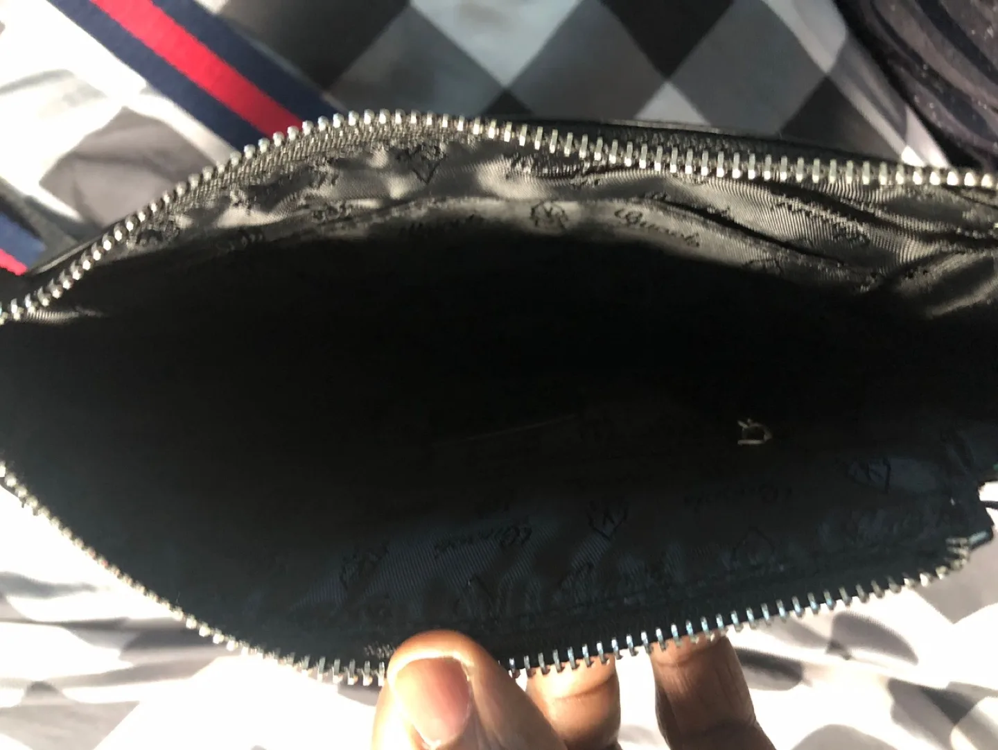 Gucci GG Supreme Messenger Bag image indicator(2)