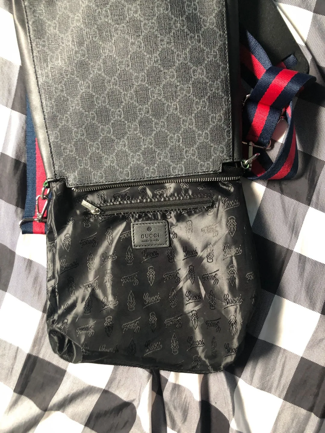 Gucci GG Supreme Messenger Bag image indicator(5)
