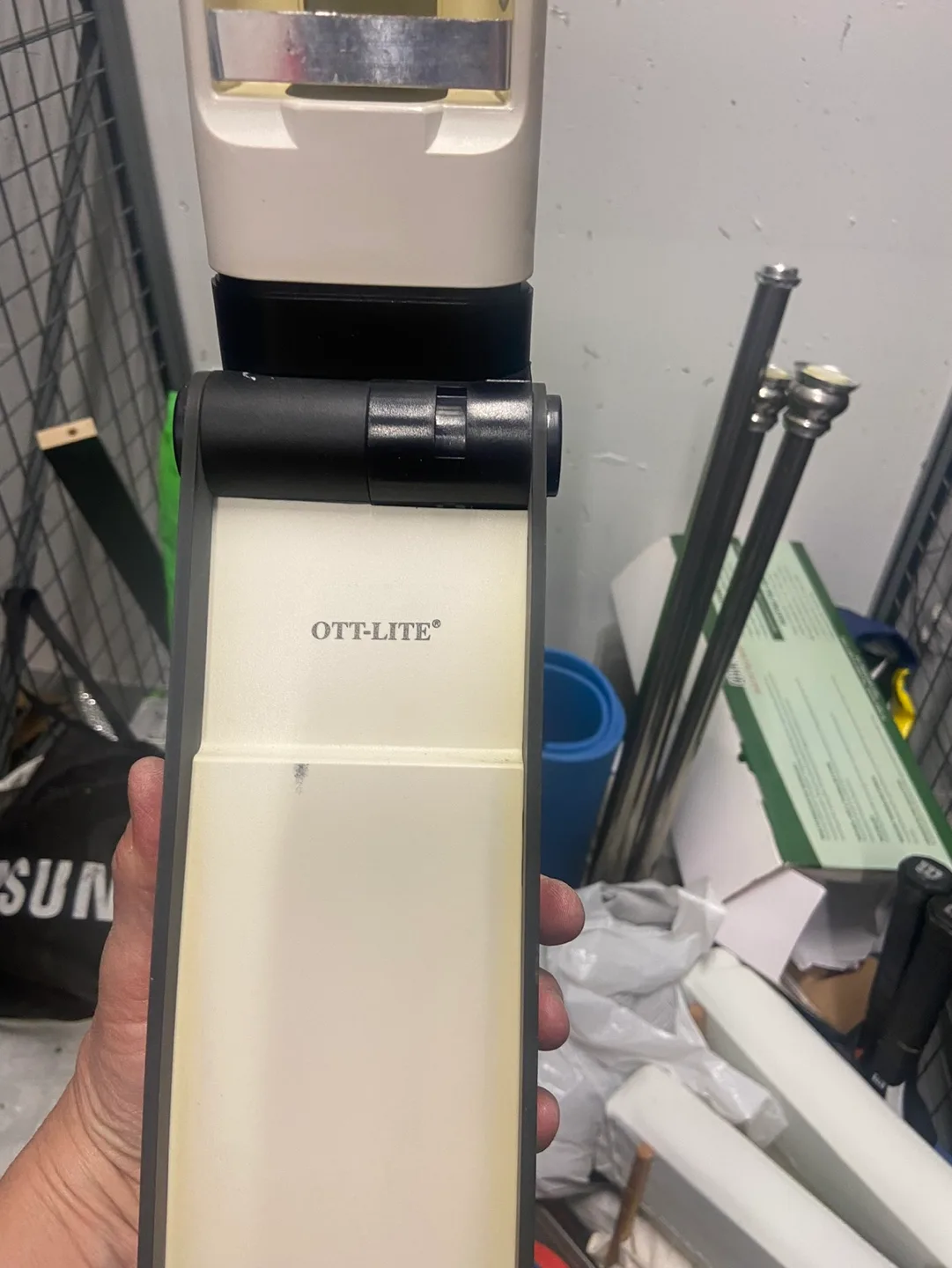 OttLite Foldable Book Light image indicator(2)