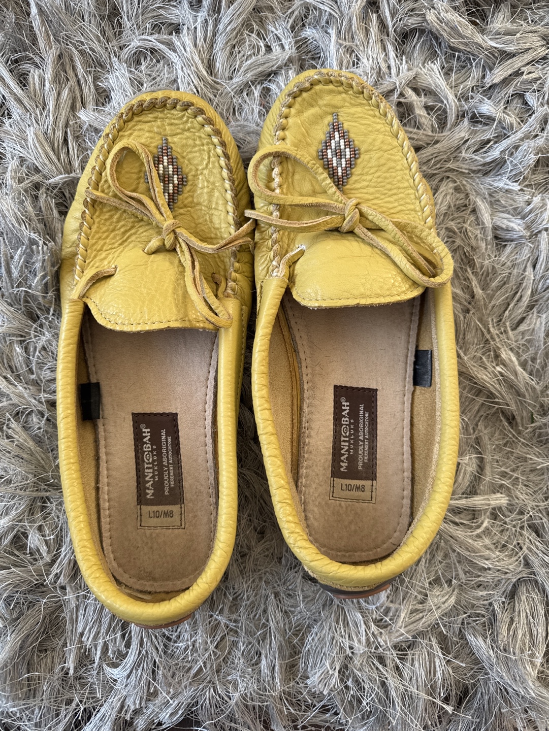 Manitobah Mukluks unisex Yellow Leather Moccasins - Size 8
