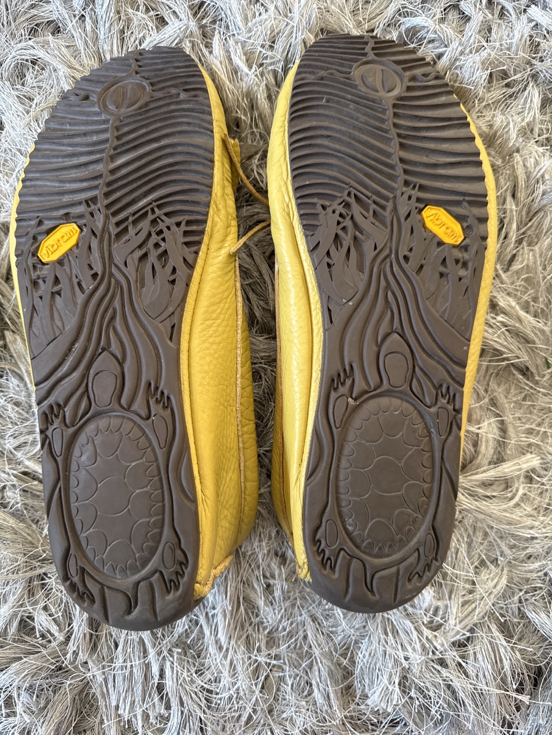 Manitobah Mukluks unisex Yellow Leather Moccasins - Size 8 - photo 3